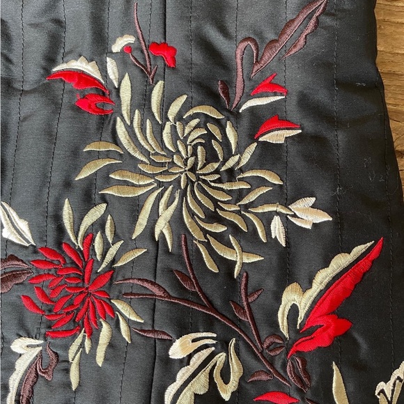 Ladies Lightweight Silk Embroidered Jacket Size 10 - Picture 10 of 10